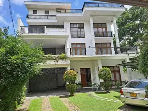 Luxury Family Home in Thalawathugoda