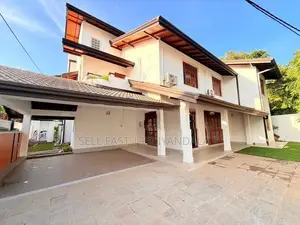 18 P Three Storied Luxury House In Colombo 5