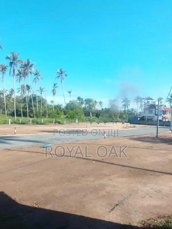 මීගොඩින් ඉඩමක්