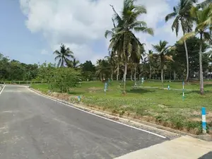 පොල්ගස්ඕවිට හන්දියට ආසන්නව බිම් කොටස් විකිණීමට