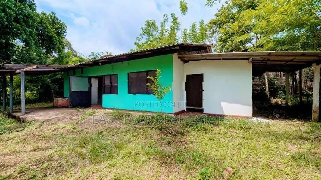 ගම්පහ දෙවලපොලින් බේකරියක් සමඟ නිවසක්