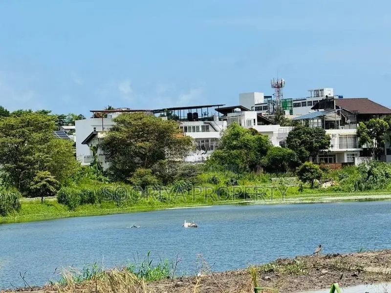 Beautiful Lake Facing Land for Sale in Nugegoda