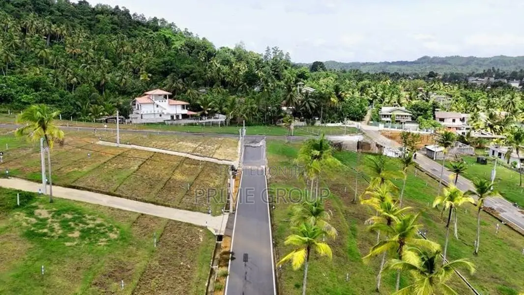 වලස්මුල්ල නගර මධ්‍යයෙන් බිම් කොටසක්