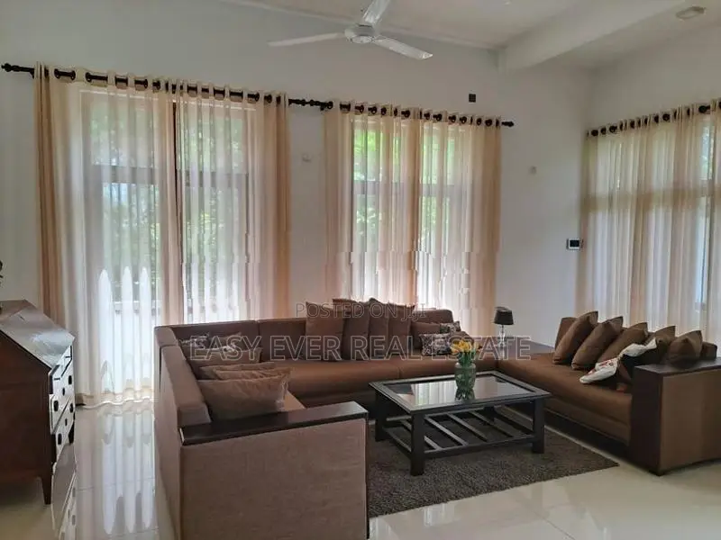 Luxury Family Home in Thalawathugoda