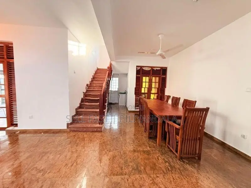 18 P Three Storied Luxury House In Colombo 5