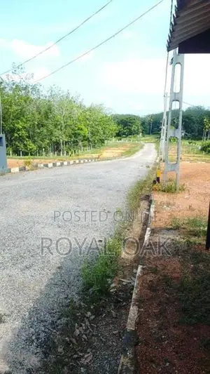 මීගොඩින් ඉඩමක්