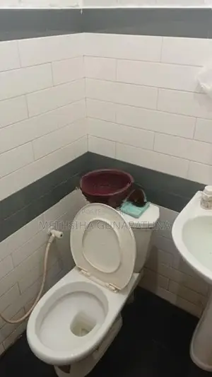 Room for Rent with Attached Bathroom in Colombo 8
