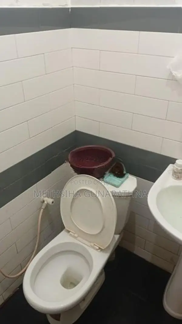Room for Rent with Attached Bathroom in Colombo 8