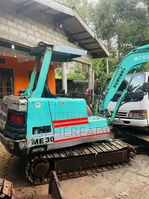 Mitsubishi ME 30 Excavator