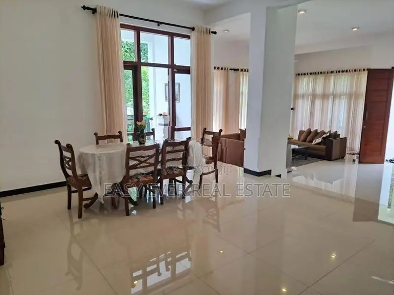 Luxury Family Home in Thalawathugoda