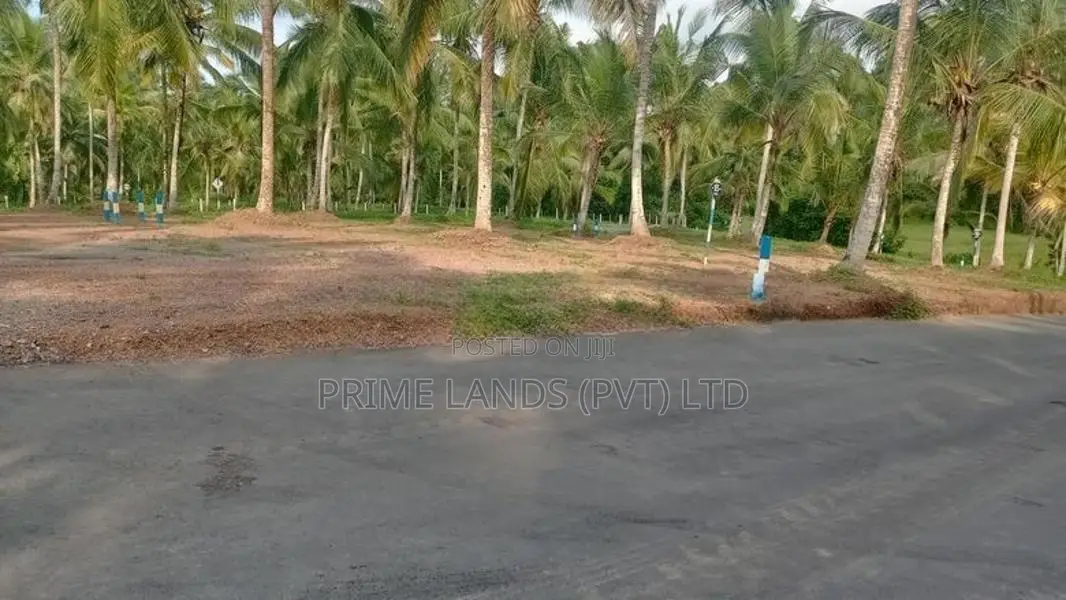 කඩවතින් ඉඩමක්