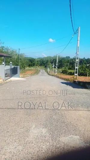 මීගොඩින් ඉඩමක්