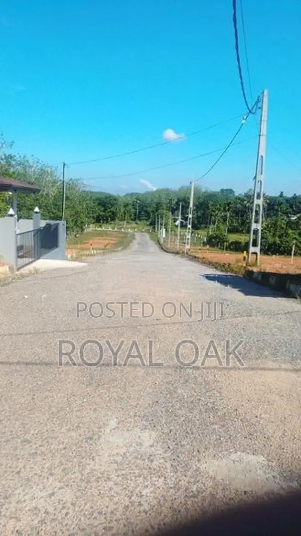 මීගොඩින් ඉඩමක්