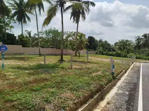 පොල්ගස්ඕවිට හන්දියට ආසන්නව බිම් කොටස් විකිණීමට