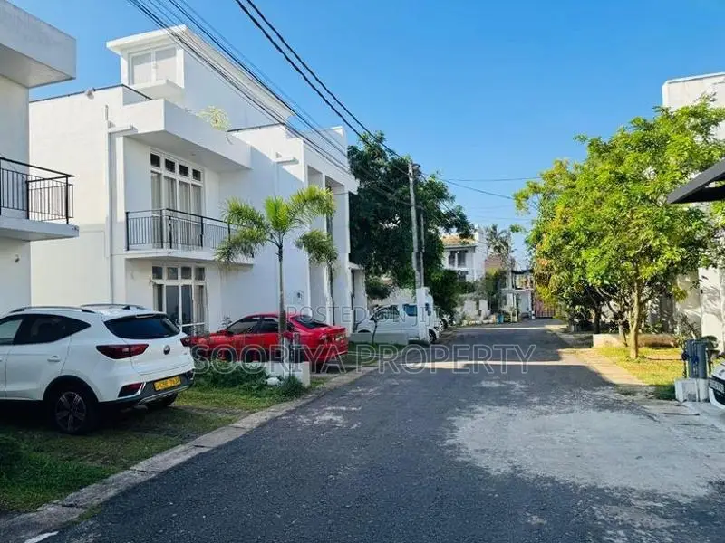 Beautiful 2 Story House for Sale in Piliyandala