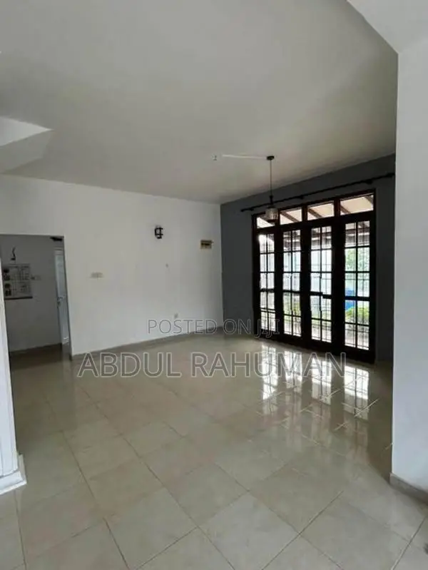 තට්ටු දෙකේ ගෙදර 6 Rooms Kottawa Junction