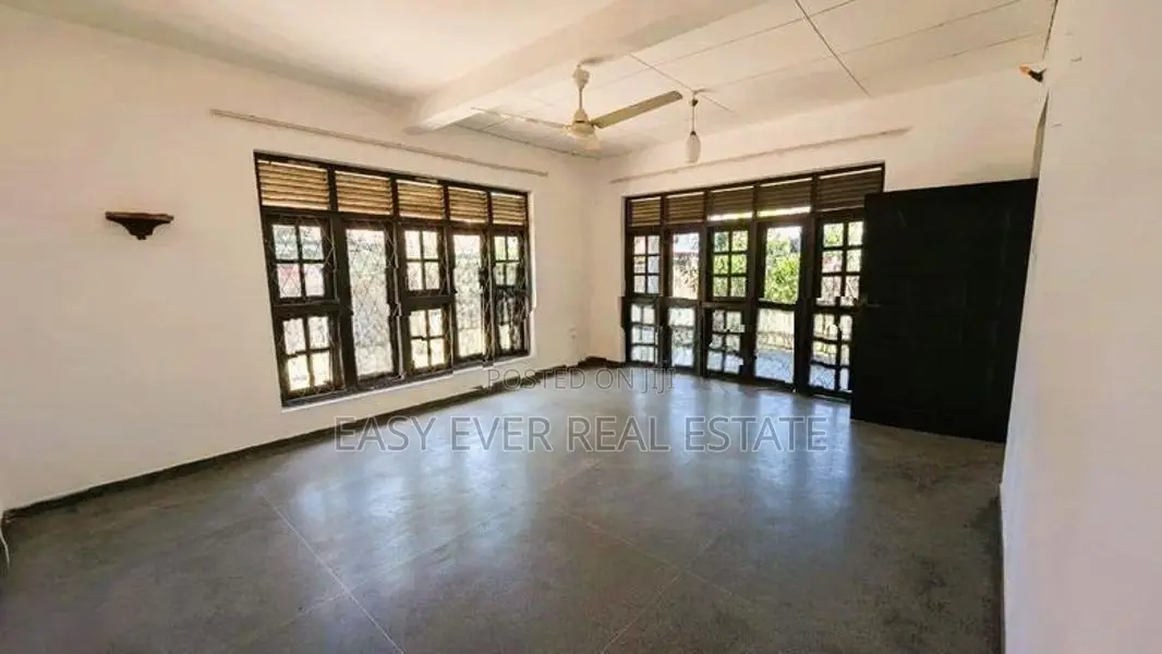 අගනා දෙමහල් නිවසක් – පදිංචියටත් Ja Ela