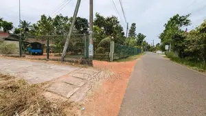 ගනේමුල්ල – ජාඇල පාරෙන් ඉඩමක්