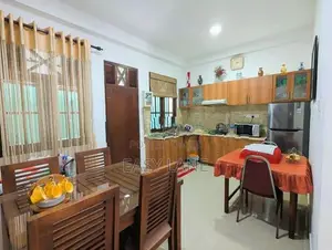 ගම්පහ – බණ්ඩාරනායක විද්‍යාලය ආසන්නයෙන් දෙමහල් නිවසක් විකිණීමට