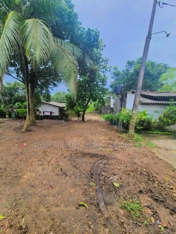 අතුරුගිරිය – කහන්තොට පාරෙන් පර්චස් 22ක වටිනා ඉඩමක්