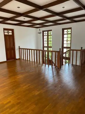 Nugegoda Three Storied Luxury House Col 5