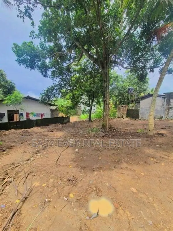 අතුරුගිරිය – කහන්තොට පාරෙන් පර්චස් 22ක වටිනා ඉඩමක්