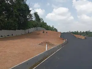 පිලියන්දල සීමාවෙන් ඉඩමක්