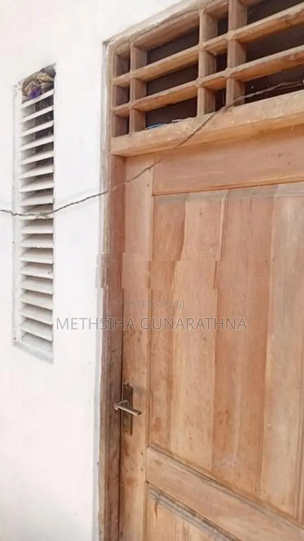 Room for Rent with Attached Bathroom in Colombo 8