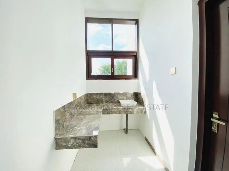 Luxury 5BR House for Rent in Malabe