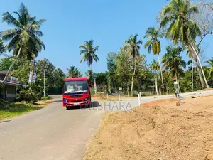 කැකනදුරෙන් ප්‍රධාන මර්ගයෙන් ඉඩමක්