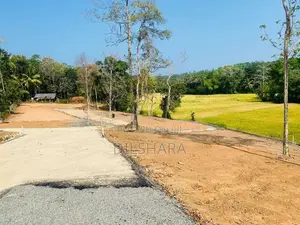 මාතරින් වෙලකට මයිමිව සුන්දර පරිසරයක ඉඩමක්