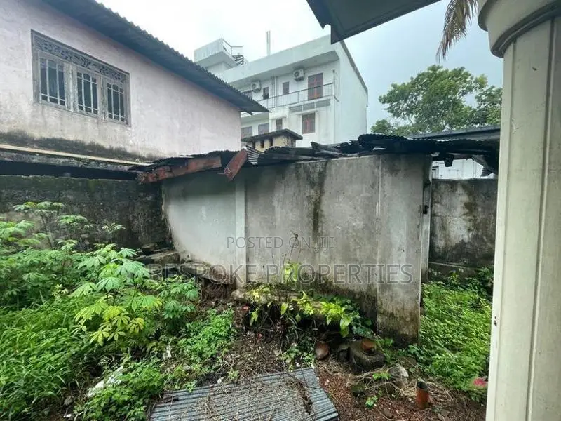 Land with An Old House for Sale in Kohuwala