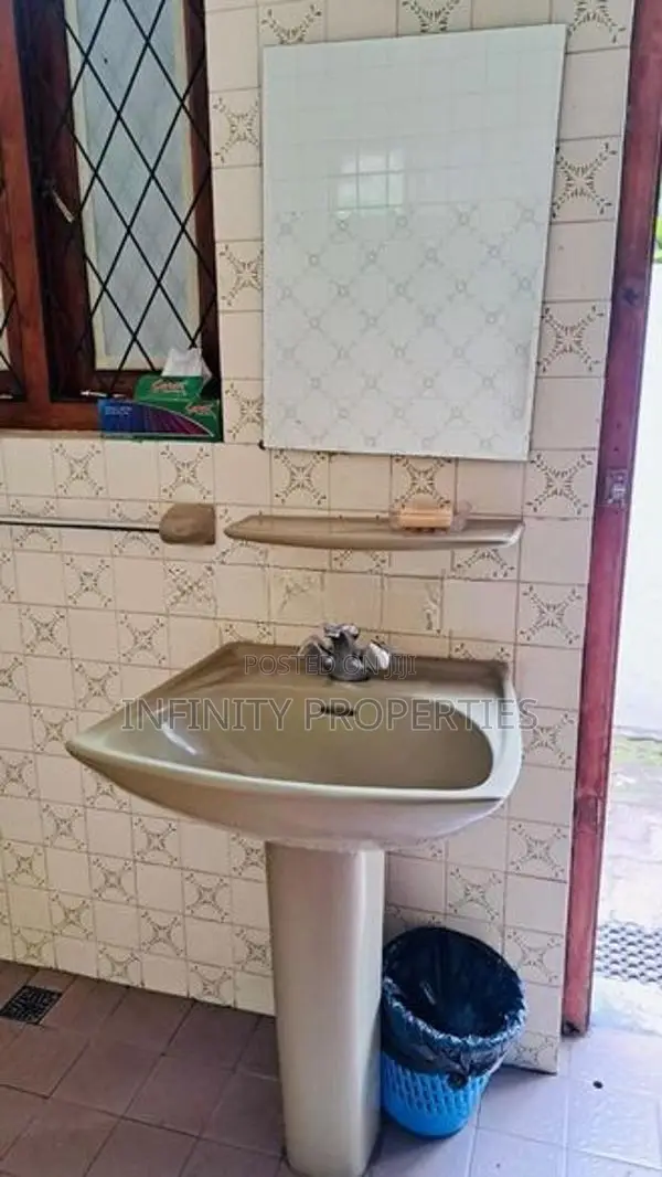 (AF964) 02 Storey House Rent Near Tunmulla Junction Colombo 07