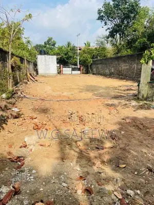 Main road facing Land for sale Raddoluwa