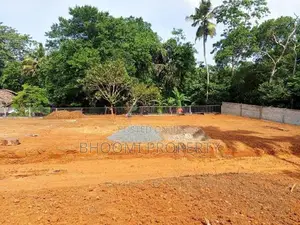 කරාපිටියෙන් ඉඩමක් විකිණීමට