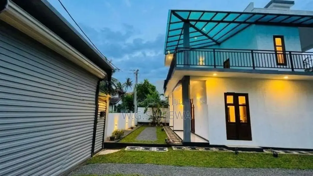 Brand new House for sale in Miriswatta