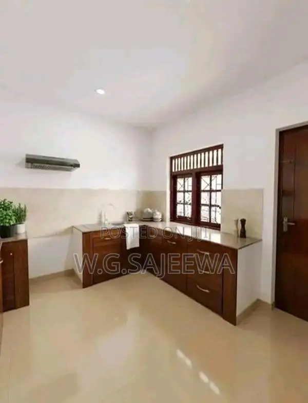 Two Storey 5 Rooms house rent in Piliyandala