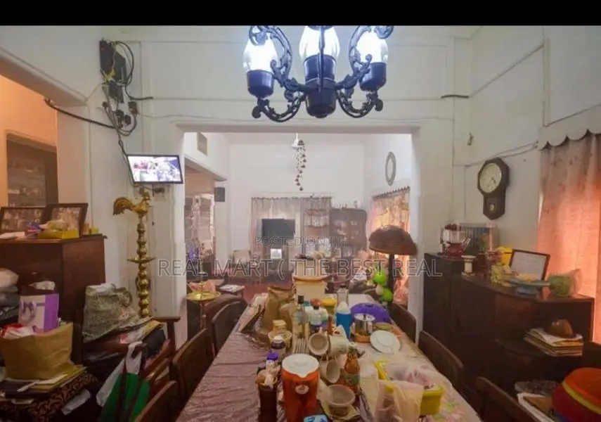COLOMBO 5 : 8.77P LAND WITH UPSTAIR OLD HOUSE FOR SALE