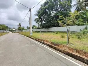 Land for Sale Near Highway Kadawatha .