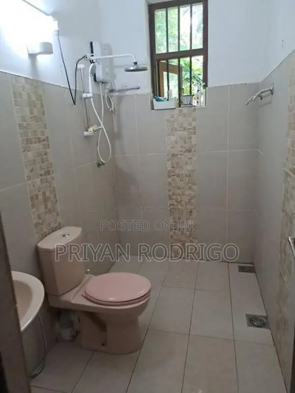 22 Perch Land with a Single Storied 03 Bedroom House for Sale at Kotte