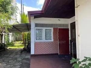 Home in Rathmalana