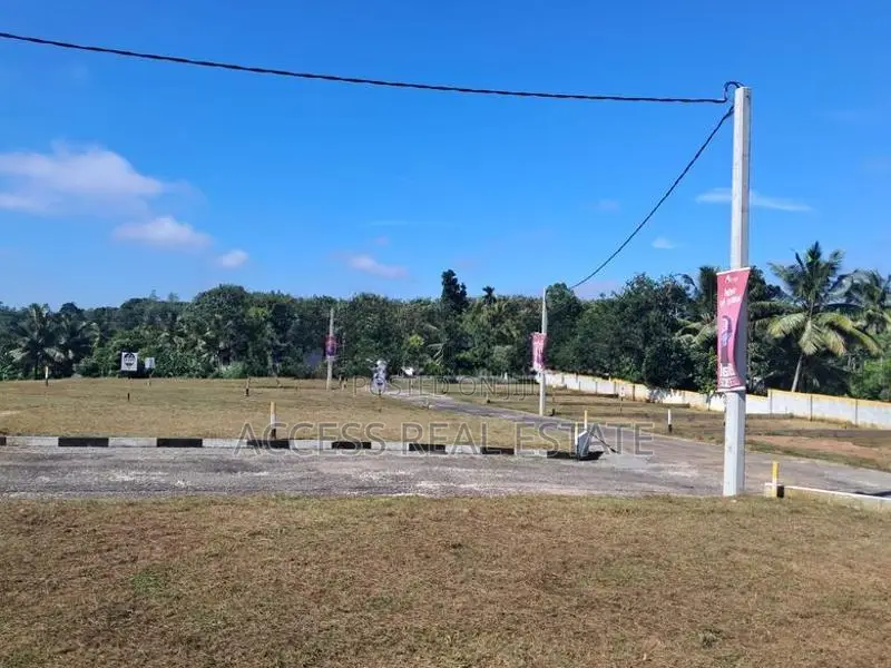 Land for Sale in Meegoda Town