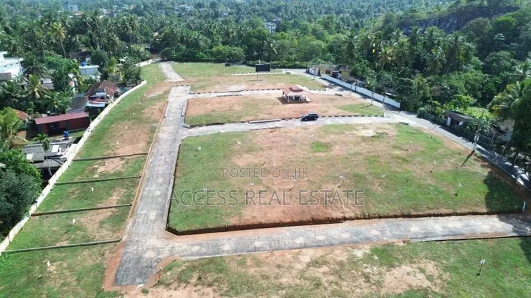 Land for Sale in Meegoda Town