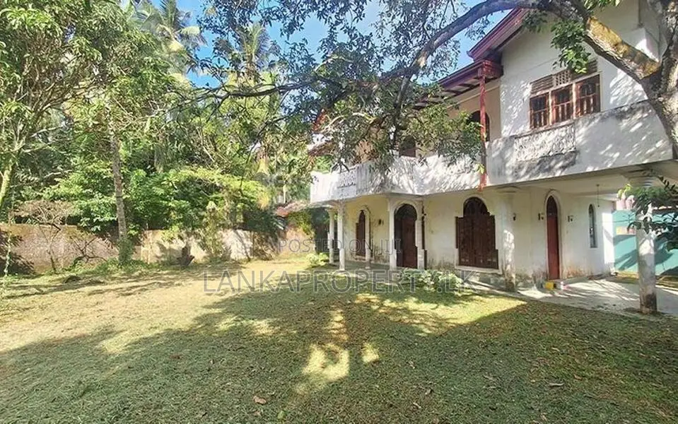 Complete House for Sale at Vishaka Road, Gampaha.