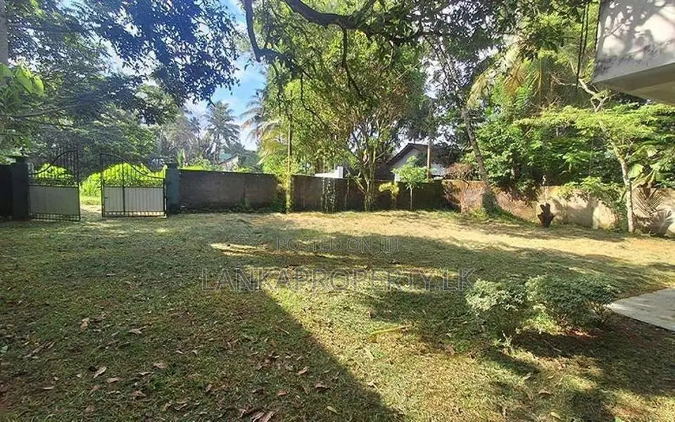 Complete House for Sale at Vishaka Road, Gampaha.
