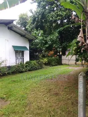 කළුතර නගර මධ්‍යයේ වටිනා ඉඩමක් සහිත නිවසක් විකිණීමට