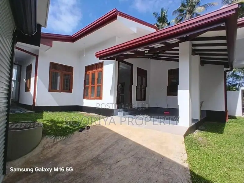 Single Storey Luxury Brand New House for Sale in Piliyandala