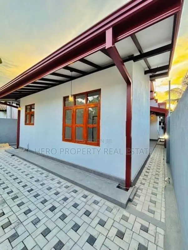 Modern House for Sale in Athurugiriya
