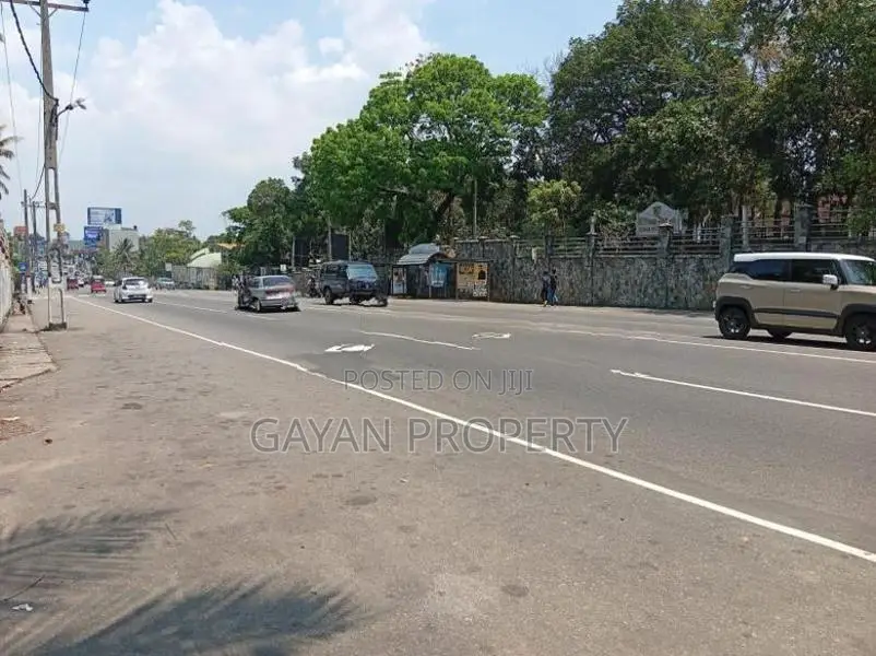Prime 8 Perch Land for Sale Pannipitiya Mahalwarawa Kottawa