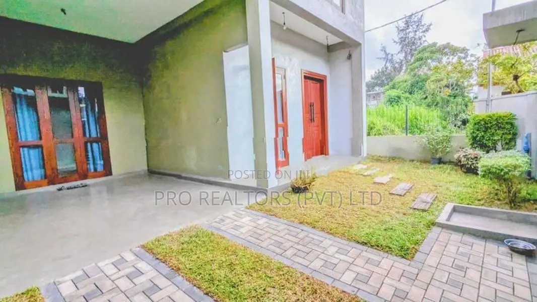 3-Storey House for Sale in Kesbewa